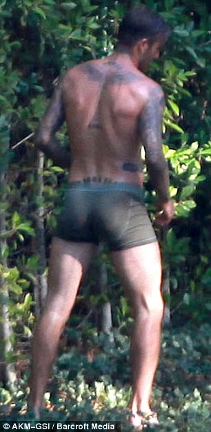 Chuyện Beckham xuất hiện trên các tạp chí thời trang nam khi quảng cáo cho các hãng đồ lót không có gì là lạ...